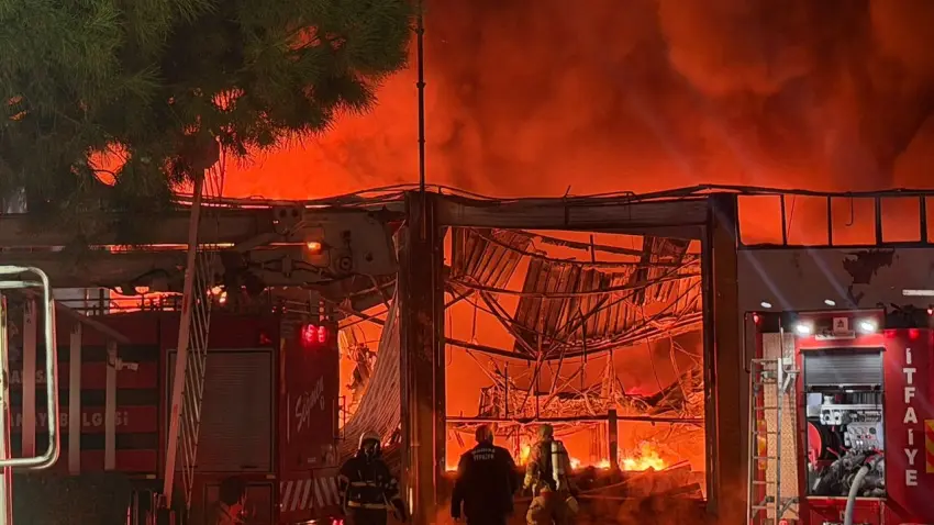 Manisa’da akü fabrikasında yangın paniği haberinin görseli