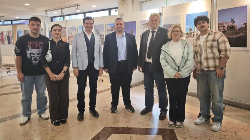 DEÜ’de “Dikey Kadraj” Fotoğraf Sergisi kapılarını açtı - Fotoğraf 1