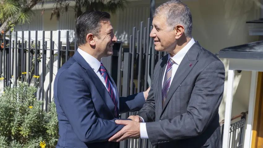 Hamza Dağ’dan Cemil Tugay’a hayırlı olsun ziyareti - Fotoğraf 1