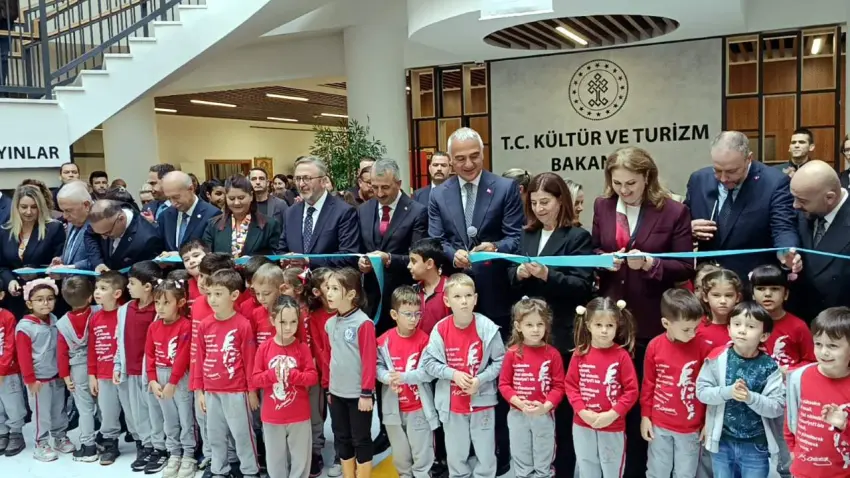 Edirne’ye 160 bin kitap kapasiteli yeni kütüphane açıldı - Fotoğraf 2