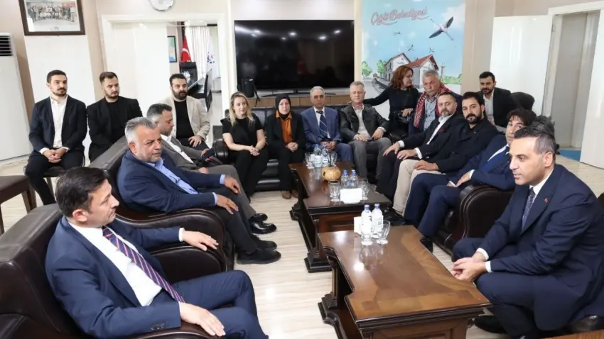 AK Partili Hamza Dağ’dan Çiğli’ye ziyaret - Fotoğraf 1