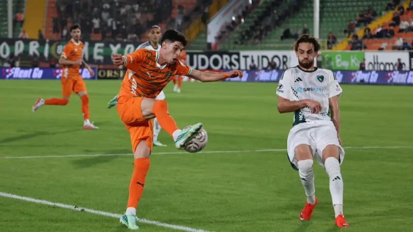 Kocaelispor, Alanyaspor deplasmanında 3 puanı 2 golle aldı - Fotoğraf 1