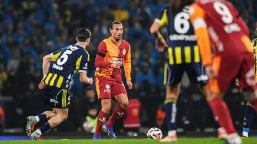Galatasaray-Fenerbahçe derbilerinde kart yağmuru: Son 20 maçta 163 kart çıktı - Fotoğraf 2
