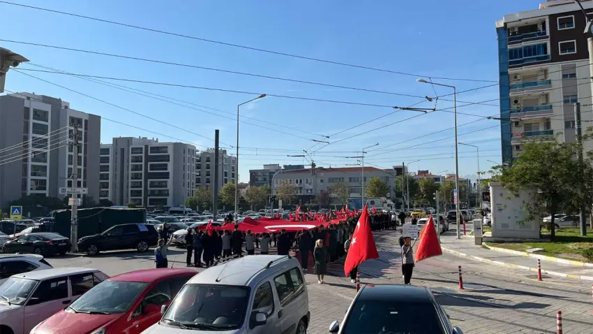 Çiğli’de öğrencilerden Cumhuriyet Bayramı’na bayraklı yürüyüş - Fotoğraf 3