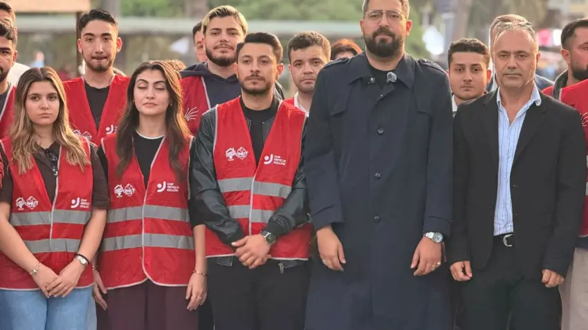 CHP’li gençlerden Bornova’da patili dostlar için dayanışma: Kulübeler yapıldı, mama dağıtıldı - Fotoğraf 3