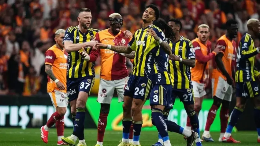 Galatasaray-Fenerbahçe derbilerinde kart yağmuru: Son 20 maçta 163 kart çıktı - Fotoğraf 1