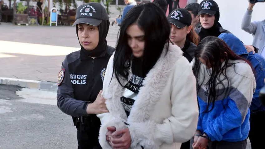 76 kurgu kazayla sigorta şirketlerini soydular: Adana merkezli 7 ilde sahte kaza operasyonu - Fotoğraf 1