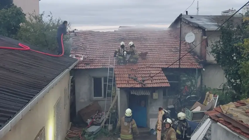 İstanbul’da çıkan gecekondu yangınında 11 yaşındaki çocuk hayatını kaybetti