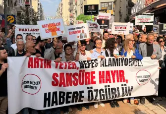 İzmir’de gazetecilerden basın özgürlüğü yürüyüşü: Artık yeter, nefes alamıyoruz