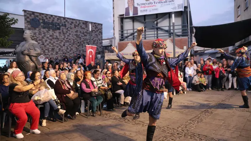 Kemeraltı Festivali çarşıya can suyu oldu: Esnafın yüzü güldü haberinin görseli