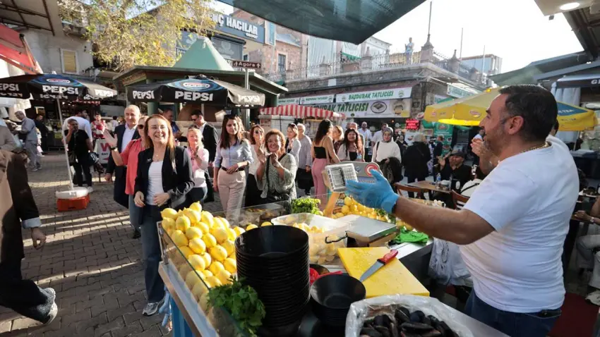 Kemeraltı Festivali çarşıya can suyu oldu: Esnafın yüzü güldü - Fotoğraf 4