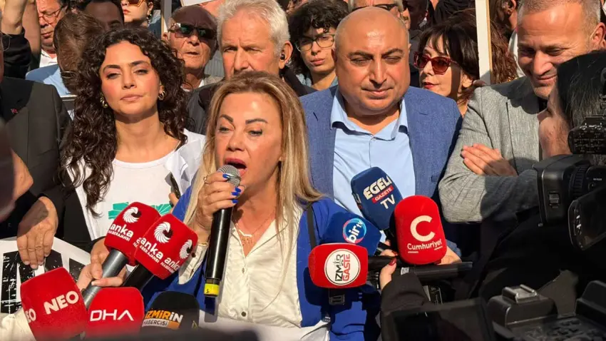 İzmir’de gazetecilerden basın özgürlüğü yürüyüşü: Artık yeter, nefes alamıyoruz - Fotoğraf 3