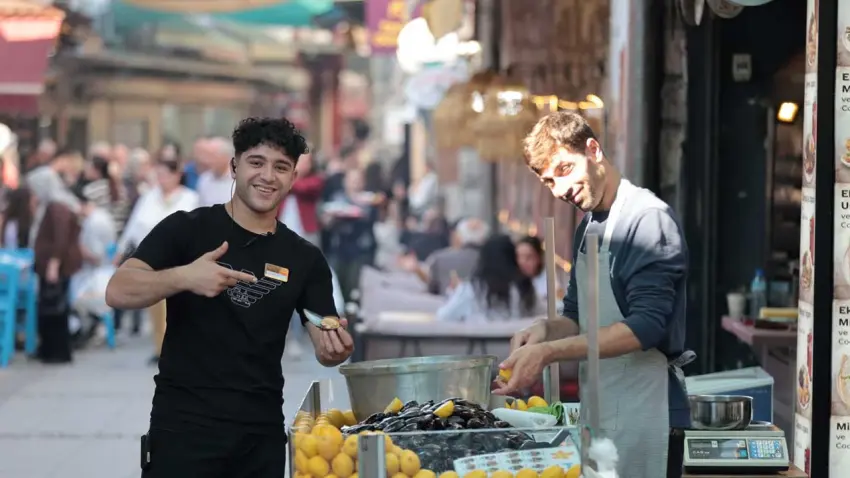 Kemeraltı Festivali çarşıya can suyu oldu: Esnafın yüzü güldü - Fotoğraf 2