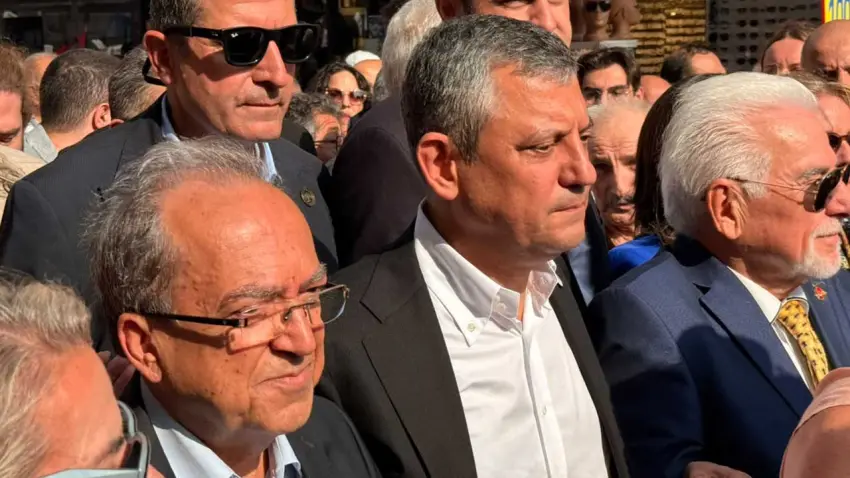 İzmir’de gazetecilerden basın özgürlüğü yürüyüşü: Artık yeter, nefes alamıyoruz - Fotoğraf 6