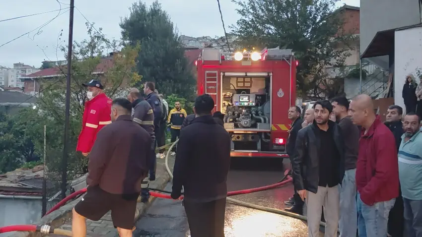 İstanbul’da çıkan gecekondu yangınında 11 yaşındaki çocuk hayatını kaybetti - Fotoğraf 1