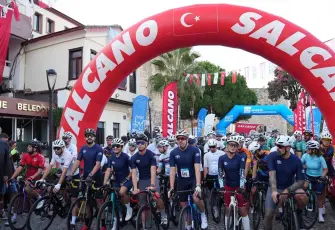 Çeşme'de pedal sesleri yükseldi: 10. Veloturk Gran Fondo heyecanı sona erdi!