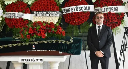 Engin Altan Düzyatan'ın babası Mevlan Düzyatan son yolculuğuna uğurlandı