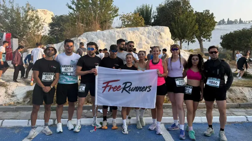 Free Runners rüzgarı Denizli’de esti:Lykos Yarı Maratonu’nda renkli anlar! haberinin görseli