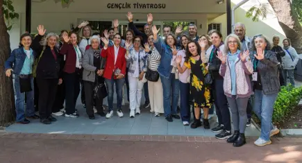 İzmir’de 60 yaş üstüne üniversite heyecanı: 154 kişi kep atacak