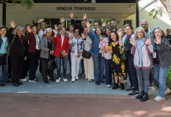 İzmir’de 60 yaş üstüne üniversite heyecanı: 154 kişi kep atacak