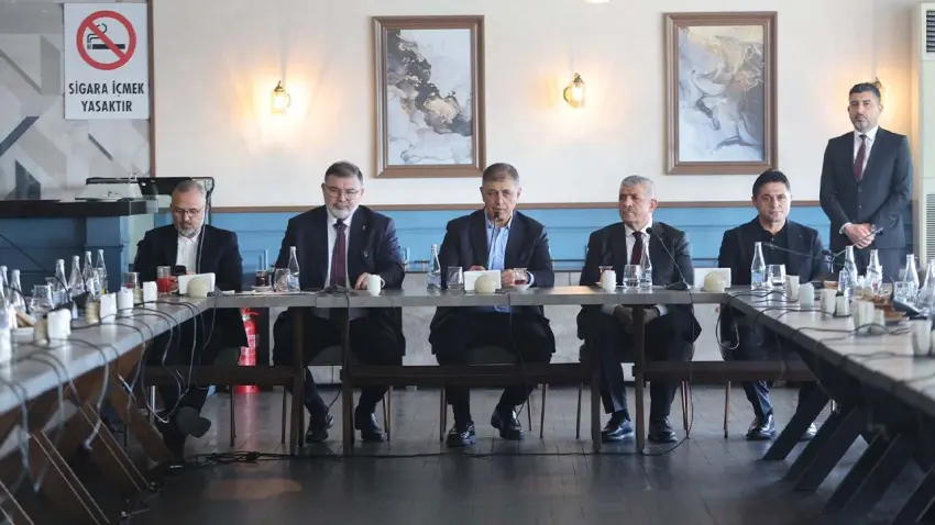 İzmir’de Cumhur İttifakı toplantısı: 30 ilçenin projeleri değerlendirildi haberinin görseli