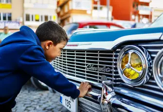 Klasik otomobiller Bergama’da nostalji rüzgarı estirdi