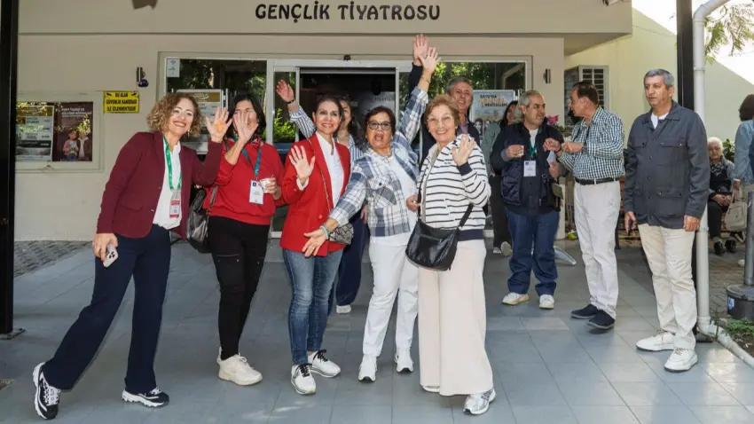 İzmir’de 60 yaş üstüne üniversite heyecanı: 154 kişi kep atacak - Fotoğraf 1