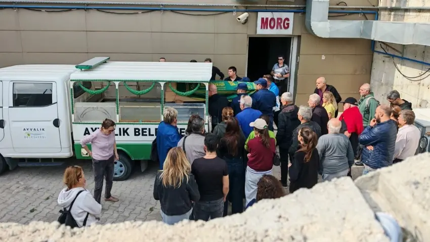 Ayvalık açıklarında tekne faciası: Dr. Şahin Bingüllü’nün cansız bedenine ulaşıldı - Fotoğraf 1