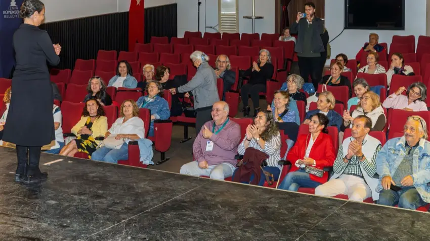İzmir’de 60 yaş üstüne üniversite heyecanı: 154 kişi kep atacak - Fotoğraf 2