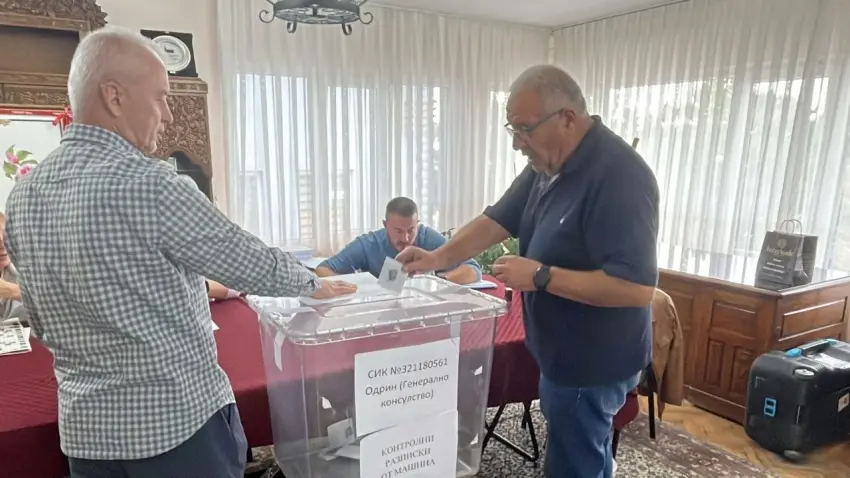 Bulgaristan sandık başında: Türkiye’de yaşayan soydaşlar oy kullanıyor! - Fotoğraf 1
