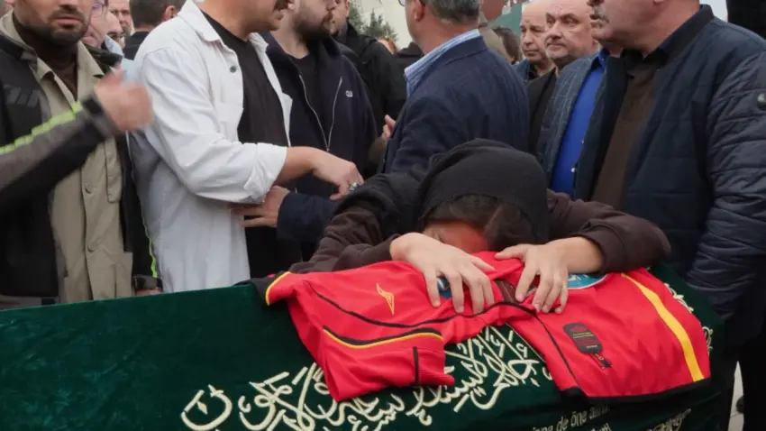 Şarkıcı Nev İstanbul'da son yolculuğuna uğurlandı - Fotoğraf 2