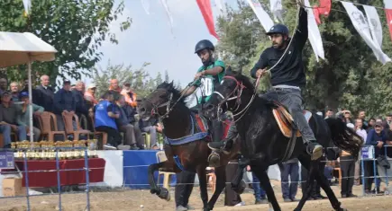 Ödemiş’te Rahvan at yarışları rüzgarı: 40 yıllık coşku parkura yansıdı