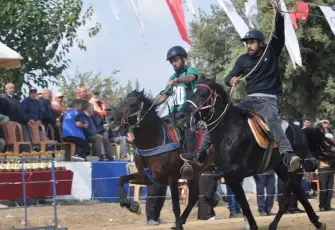 Ödemiş’te Rahvan at yarışları rüzgarı: 40 yıllık coşku parkura yansıdı