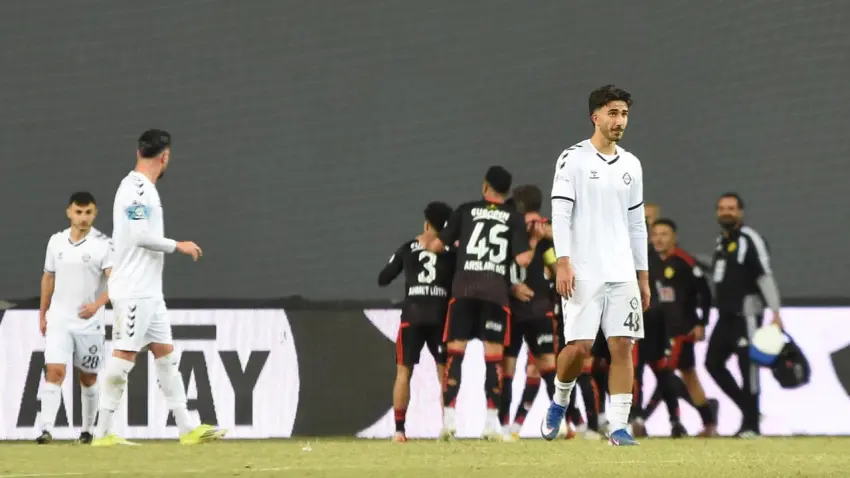 Altay Teknik Direktörü Üzümcü: Bu kadar gol yiyecek bir takım değiliz haberinin görseli