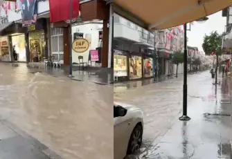 Çeşme’de sağanak etkili oldu: Cadde ve sokaklar su altında kaldı