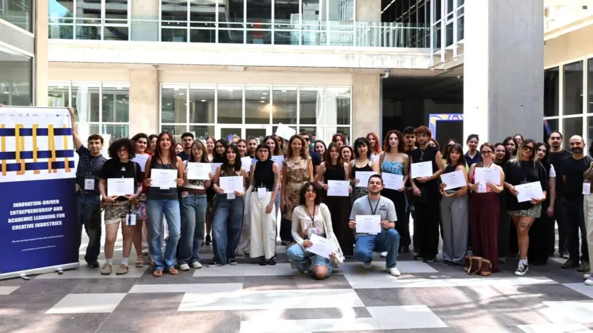İEÜ’den gençlere yapay zeka ve sanal gerçeklik eğitimi