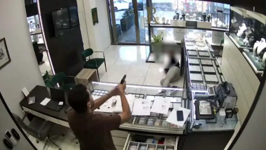 İndirim yapmayan kuyumcuya silahlı saldırı: Sen zarar et, ben adam vururum! haberinin görseli