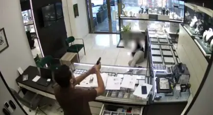 İndirim yapmayan kuyumcuya silahlı saldırı: Sen zarar et, ben adam vururum!