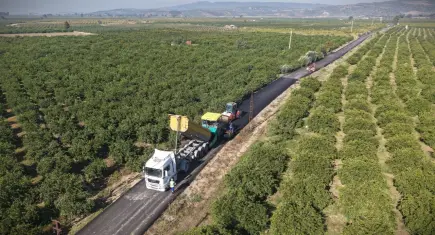 İzmir’de Selçuk-Zeytinköy yolunda yenileme çalışmaları sürüyor