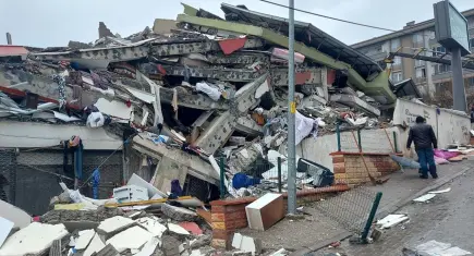  Kahramanmaraş'taki deprem davasında karar: Müteahhit ve kamu görevlilerine hapis cezası