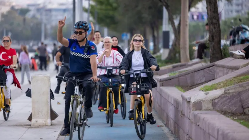 İzmir’de Cumhuriyet coşkusu engel tanımadı - Fotoğraf 3