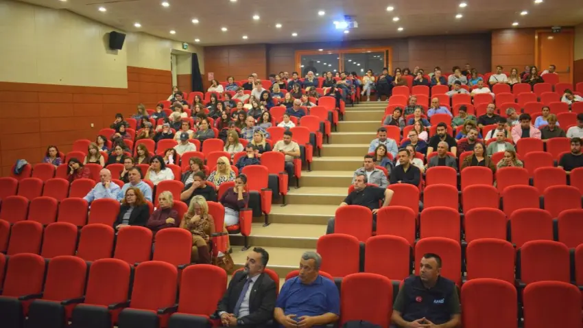 Ege Üniversitesi'nde fakülte personeline uygulamalı yangın söndürme eğitimi - Fotoğraf 2