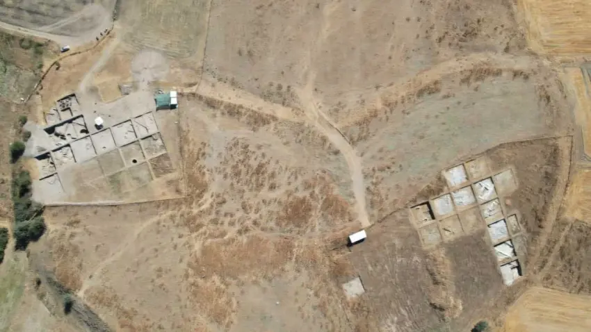 Tavşanlı Höyük’te 4 bin yıllık köpek pati izi bulundu - Fotoğraf 1