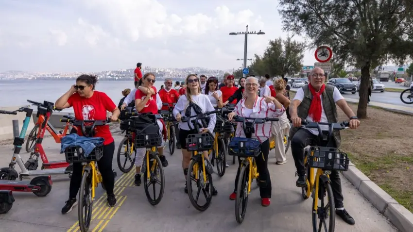 İzmir’de Cumhuriyet coşkusu engel tanımadı - Fotoğraf 2