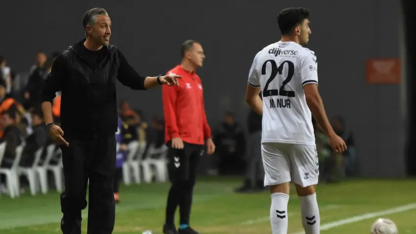 Altay Teknik Direktörü Üzümcü: Bu kadar gol yiyecek bir takım değiliz - Fotoğraf 1