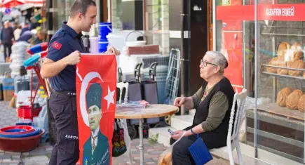 Narlıdere sokakları kırmızı beyaza büründü