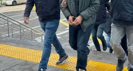 Atatürk’e ve Türk bayrağına hakaret eden öğretmen gözaltında!