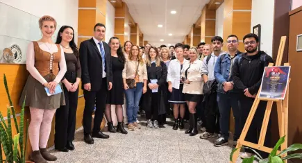 Cumhuriyet’in 103. yılına özel karma sergi İzmir’de açıldı