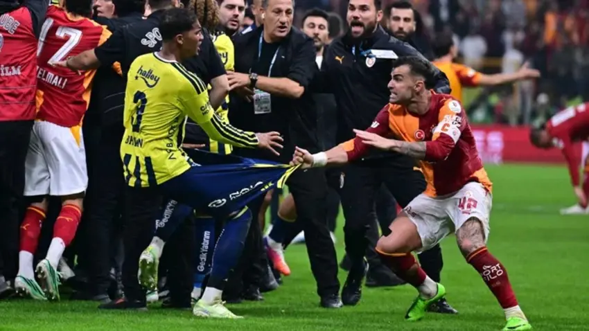 Derbi sonrası saha karıştı: Kırmızı kartlar havada uçuştu, polis sahaya girdi!