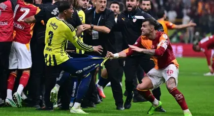 Derbi sonrası saha karıştı: Kırmızı kartlar havada uçuştu, polis sahaya girdi!